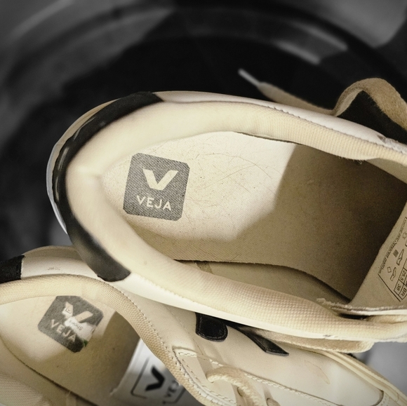 Veja Campo Logo Leather Sneakers in 40 EU - Picture 5 of 6